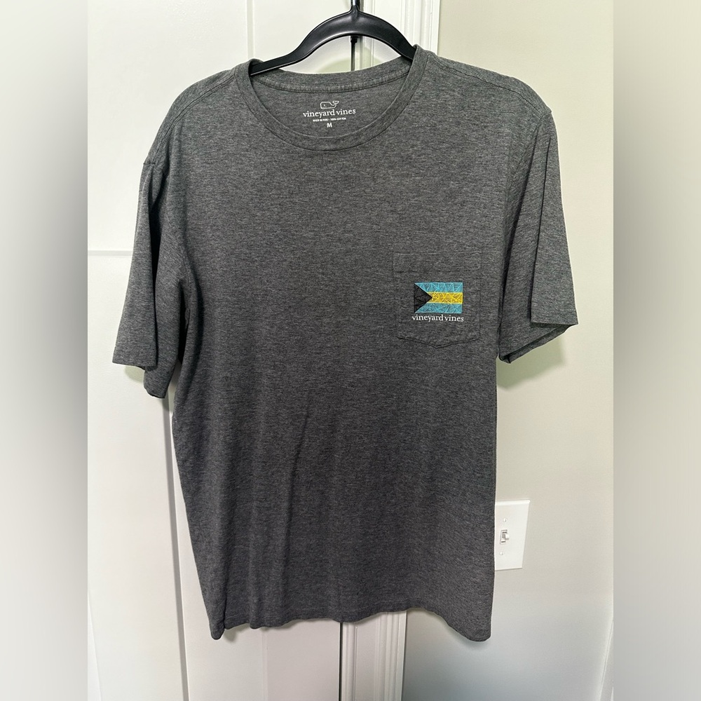 Men’s Vineyard Vines short sleeve t-shirt, size M, dark gray